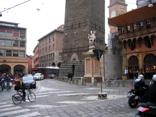 Piazza di Porta Ravegnana